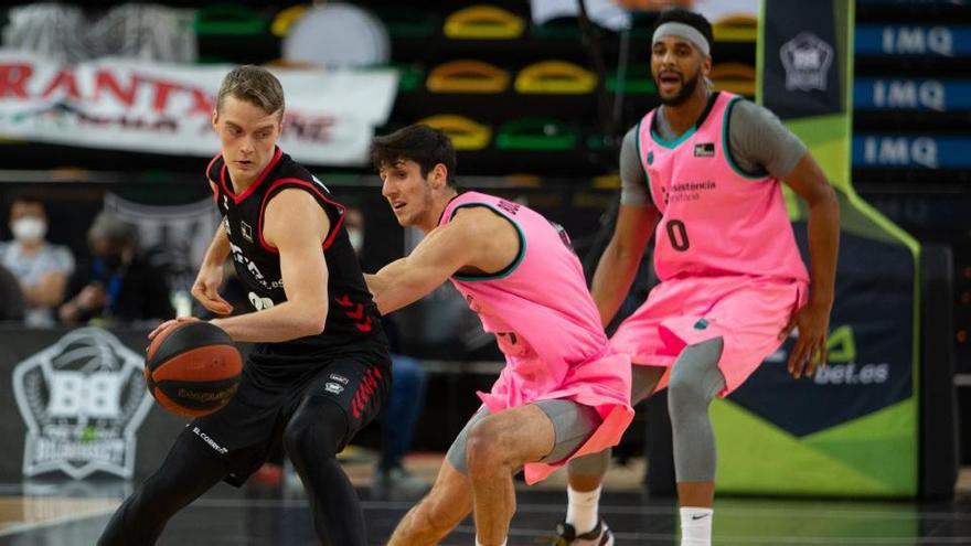 Un momento del encuentro entre el Bilbao Basket y el Barcelona