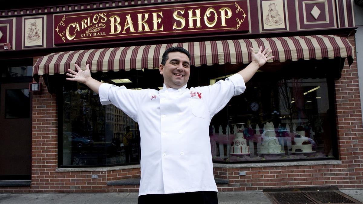 Buddy Valastro, ante la pastelería familiar, Carlo's City Hall Bake Shop, en Hoboken (New Jersey, EEUU)