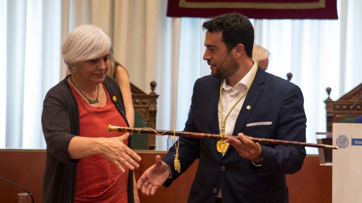 Dolors Sabater y Álex Pastor, en la sala de plenos del Ayuntamiento de Badalona.