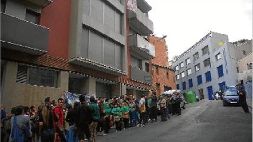 Una imatge de l&#039;ocupació de l&#039;immoble, el 13 d&#039;abril passat, situat al número 41 del carrer Girona