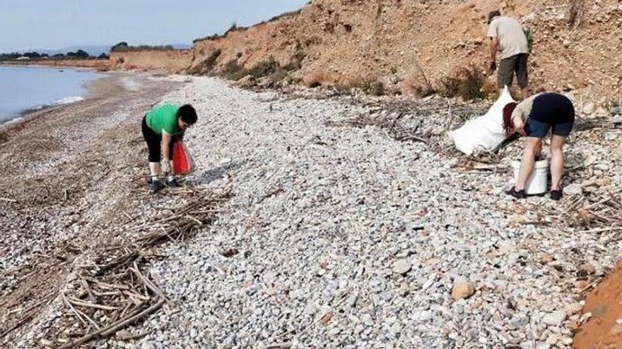 Dos playas de Castellón castigadas con bandera negra por su mal estado