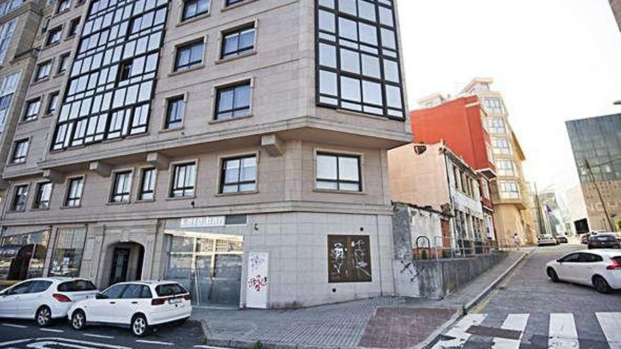 Edificio número 13 de San Roque de Fóra, sobre el que pende una orden firme de demolición.