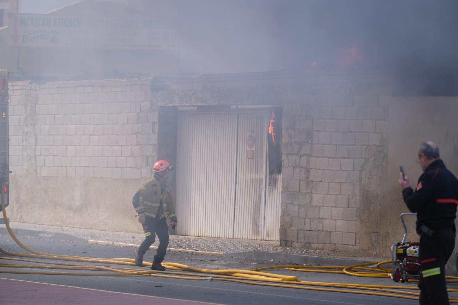 Así ha sido el incendio de una casa en Benejúzar