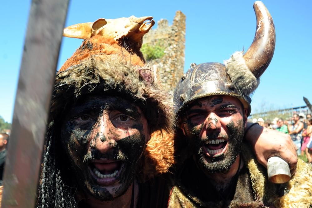 La recreación del desembarco se convierte en el acto central de la Romaría Vikinga