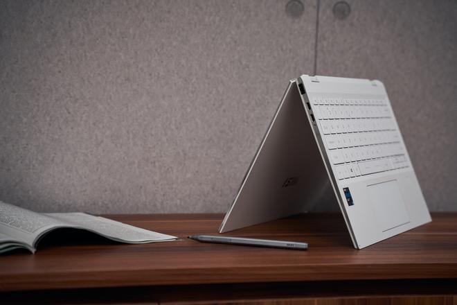 Portátil Summit E13 Flip EVO de MSI