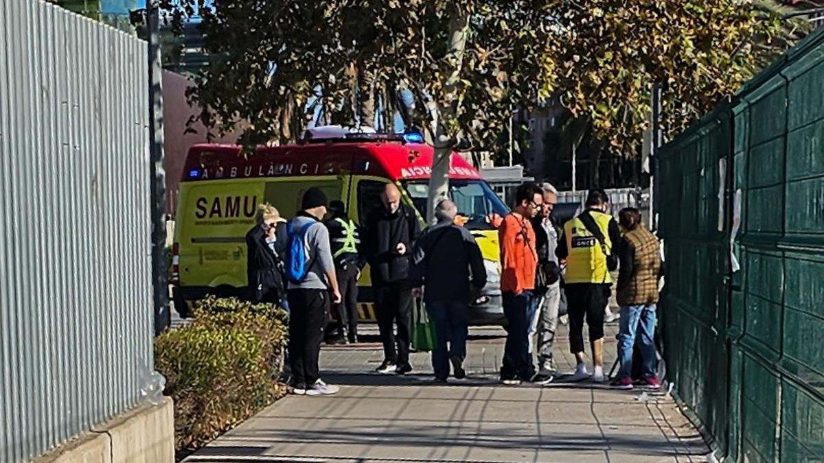 El SAMU atiende a una mujer apuñalada en el rastro de València