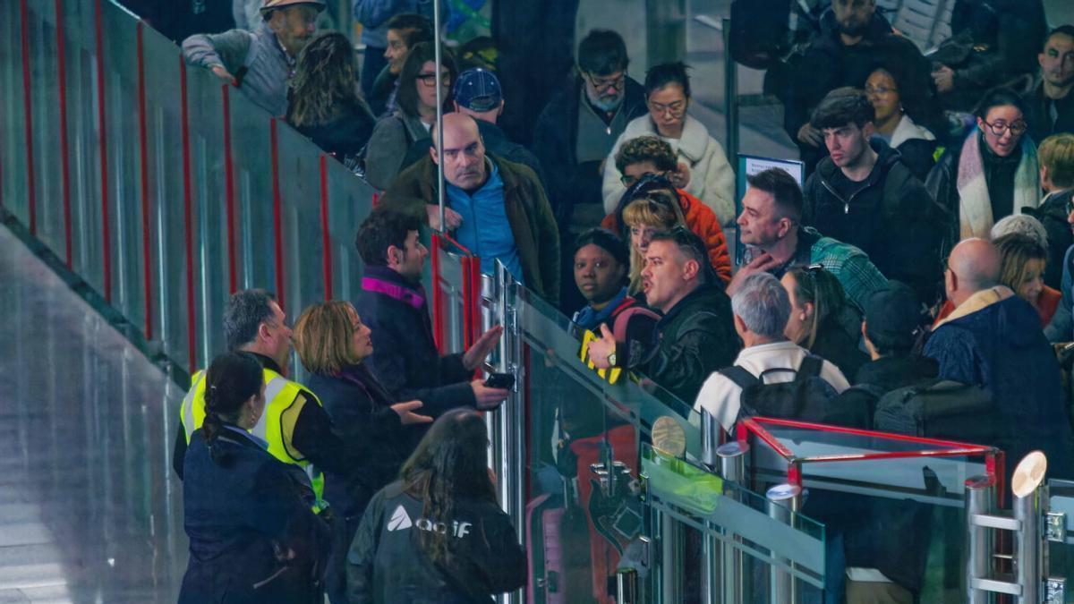 Lluvia de cancelaciones y retrasos generalizados en los trenes de Castellón por la huelga de maquinistas