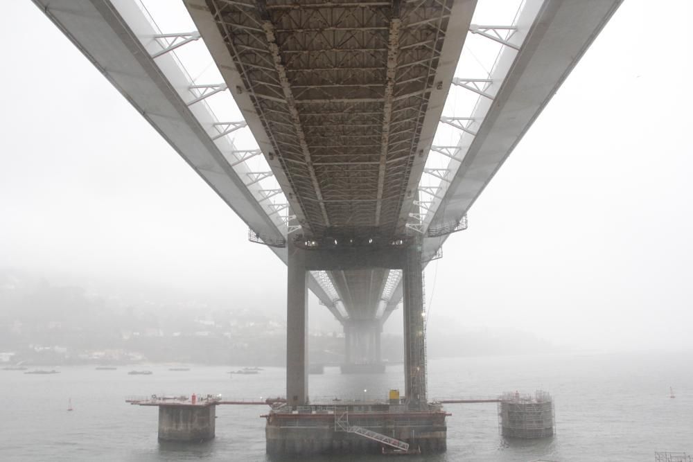 El puente, desde abajo // Santos Álvarez