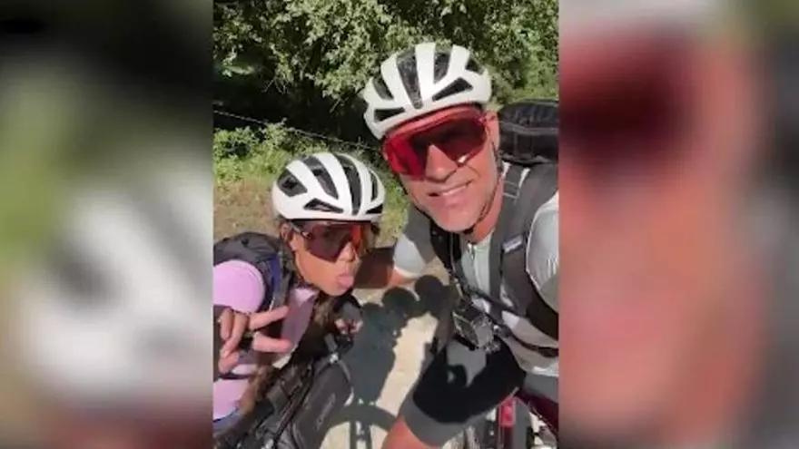 El Camino de Santiago portugués en bici del campeón del Tour Óscar Pereiro y su hija Catalina