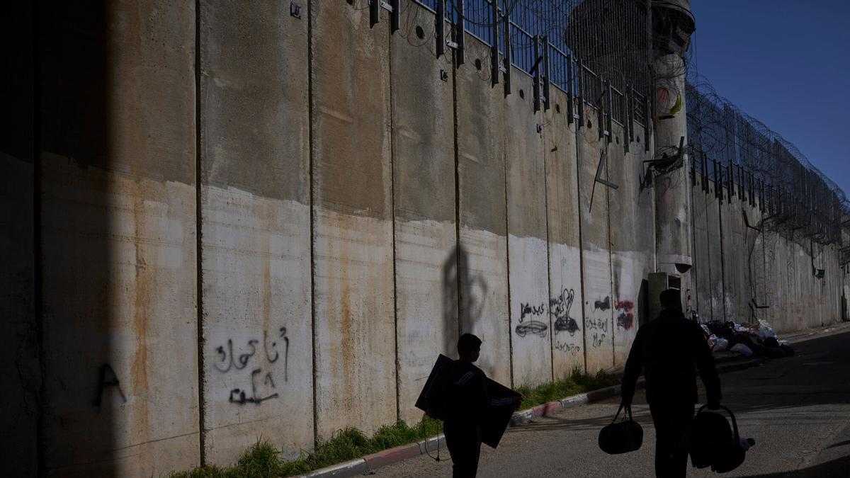 El muro que separa Cisjordania del barrio de Beit Hanina de Jerusalén este.