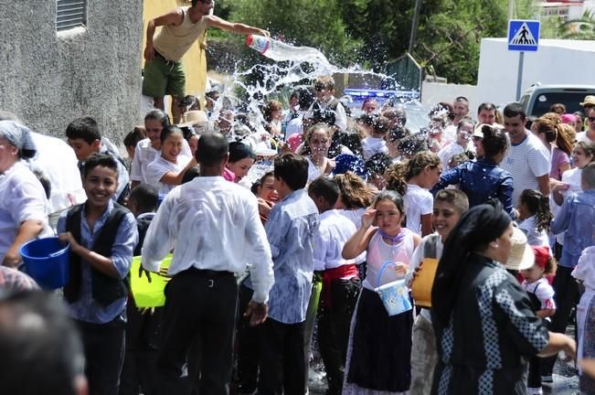 Traida Infantil del Agua de Lomo Magullo 2016