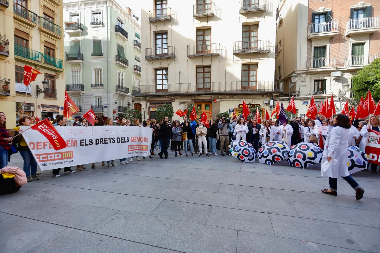 UGT y CCOO se manifiesta por el personal laboral a extinguir de Sanidad