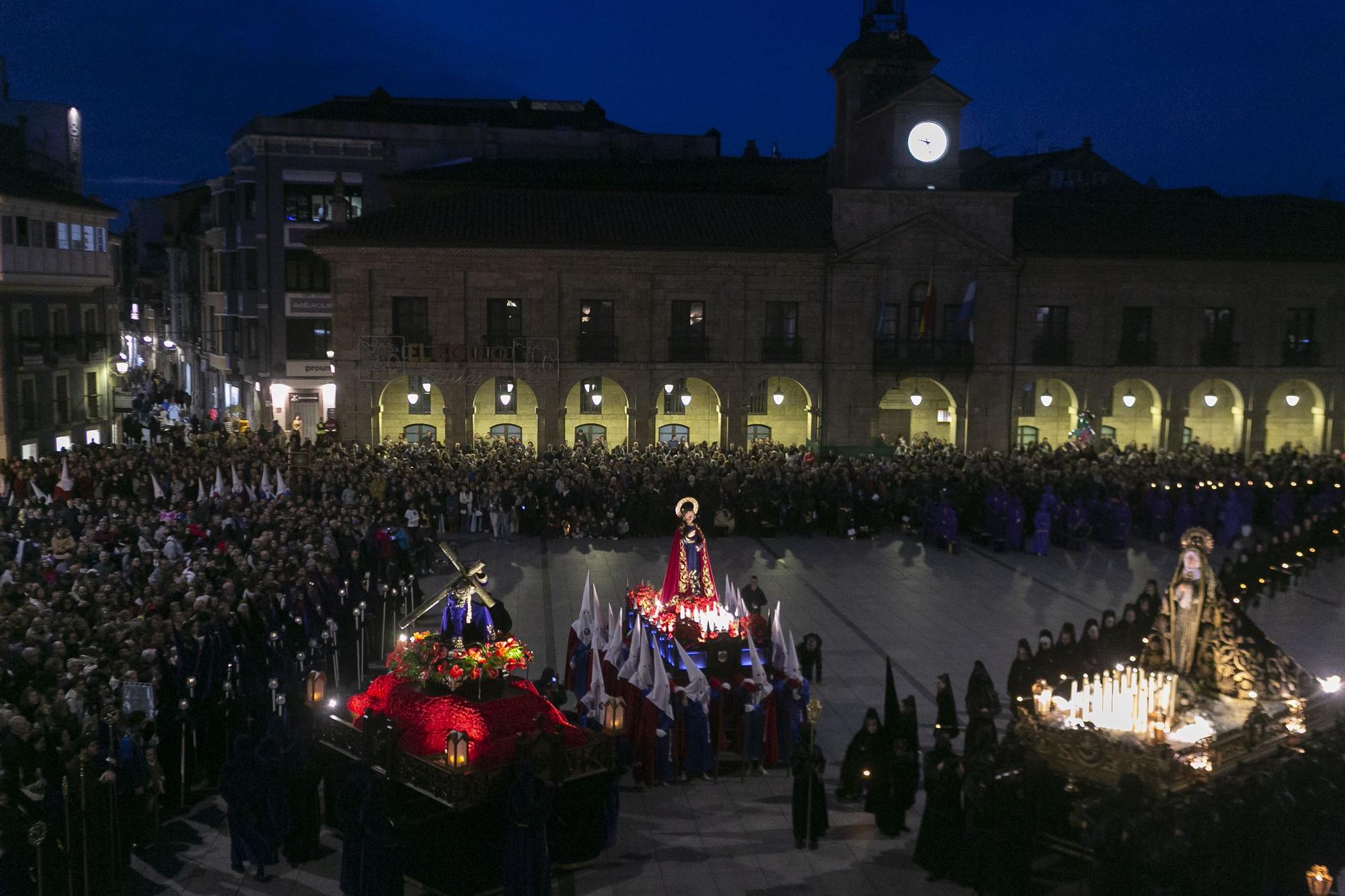 EN IMÁGENES: Así fue la procesión del Encuentro en Avilés