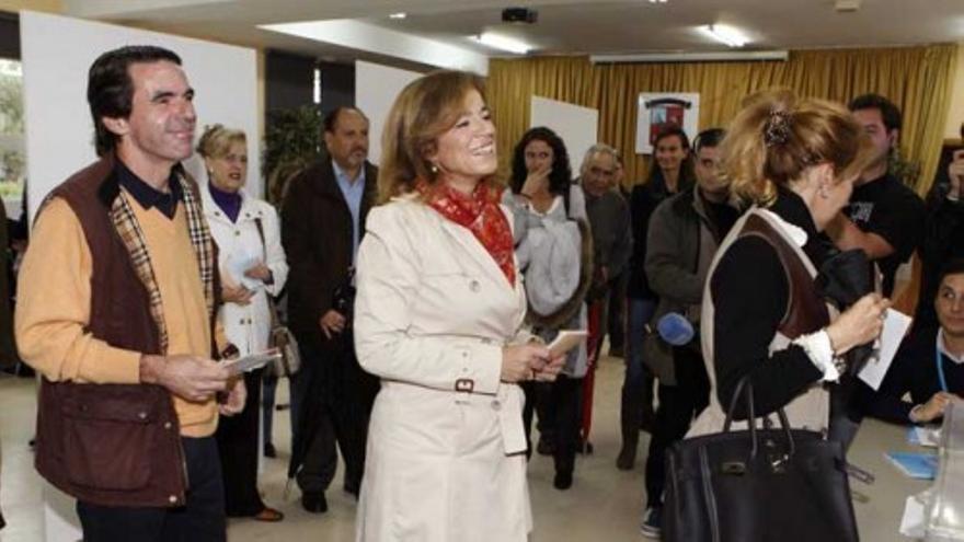 José María Aznar y Ana Botella votan en Pozuelo
