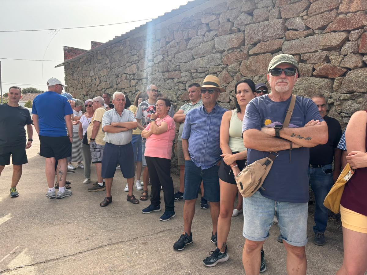 GALERÍA |  La plataforma "Sayago Renace" da sus primeros pasos tras el incendio