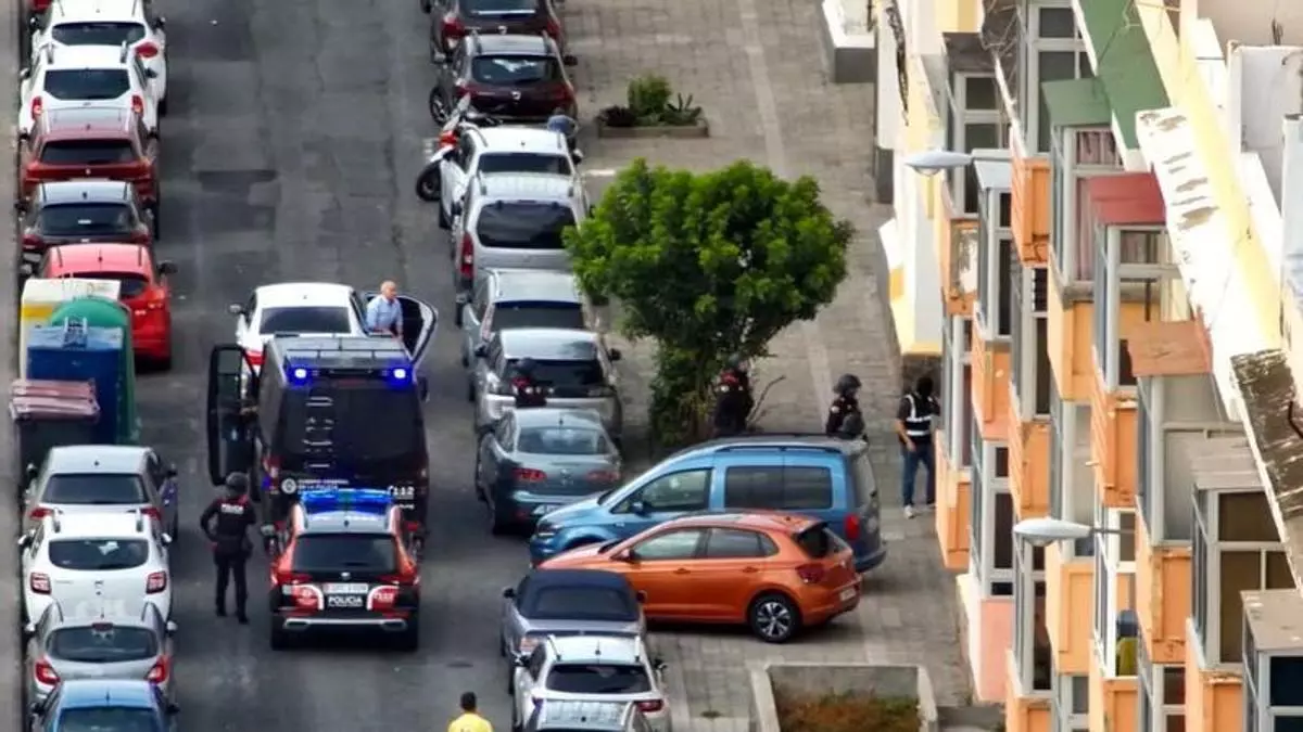 Dos profesores, detenidos en la operación Curricán contra la pornografía infantil en Gran Canaria y El Hierro
