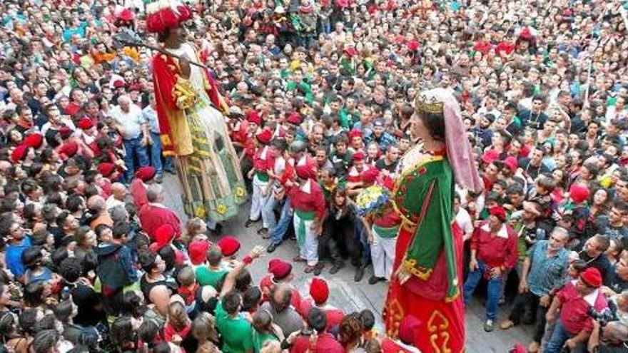 Ball dels gegants a la plaça de Sant Pere, el dimecres de Patum