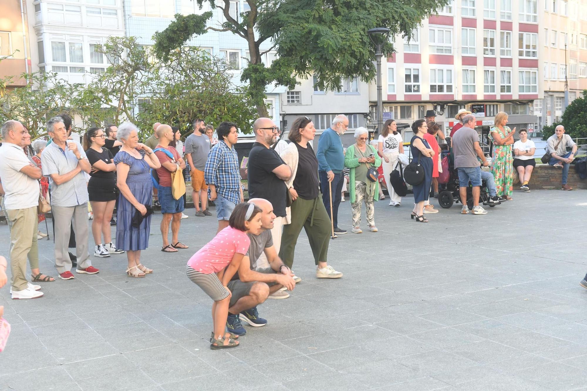 La Asociación cultural Son d’aquí celebró su décimo aniversario en la plaza de los Abuelos de Monte Alto