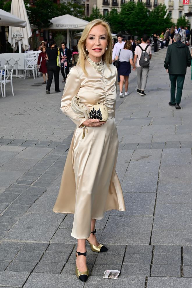 Carmen Lomana con vestido de De la Cierva y Nicolás