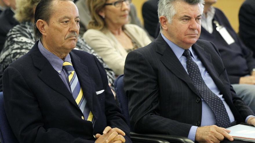 El exalcalde de Marbella, Julián Muñoz (i), y el asesor urbanístico, Juan Antonio Roca (d).