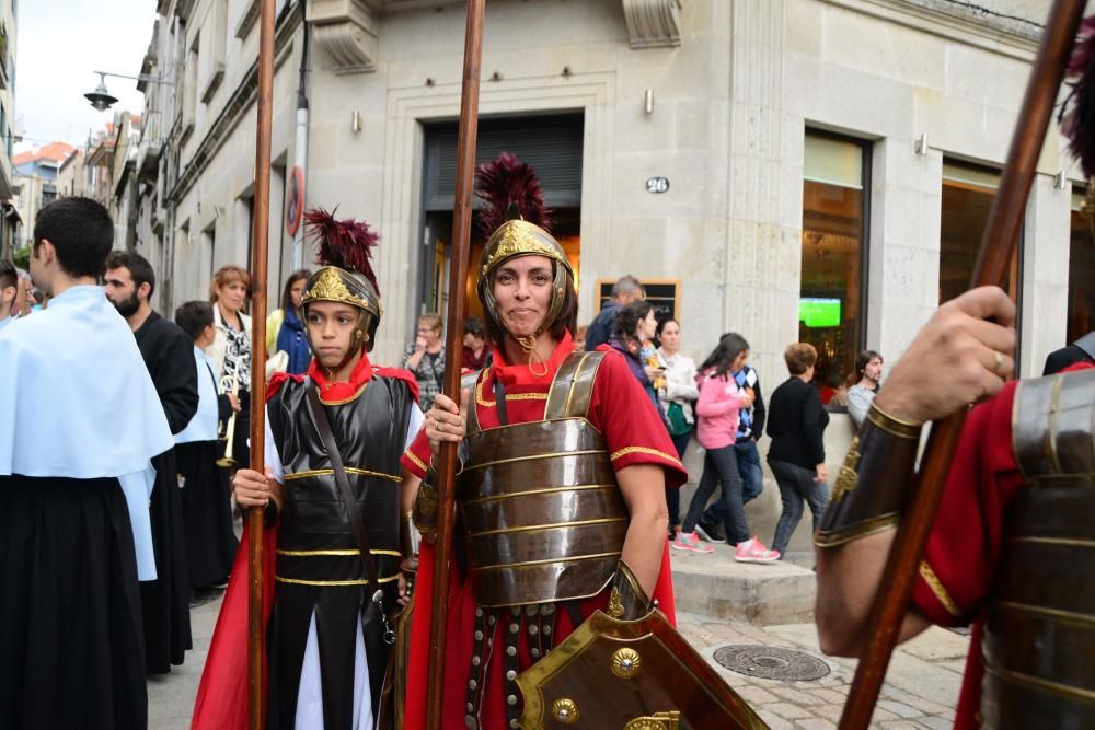 Recreacion de la Semana Santa de Cangas para el encuentro de cofradias que tuvo que ser acortado por las lluvias