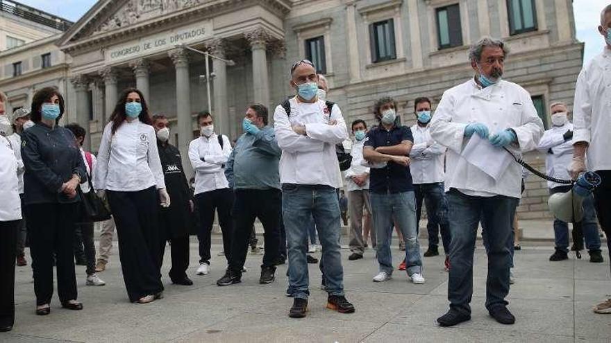 Los cocineros, durante su protesta ante el Congreso.