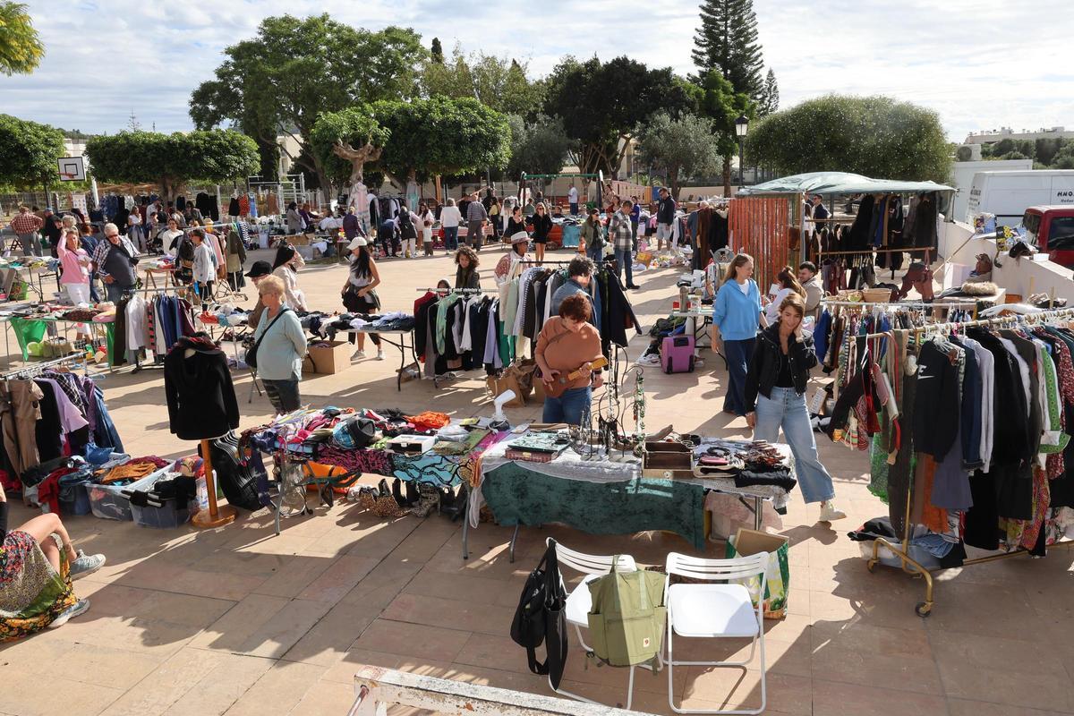 Galería de imágenes: feria de artículos de segunda mano en Jesús