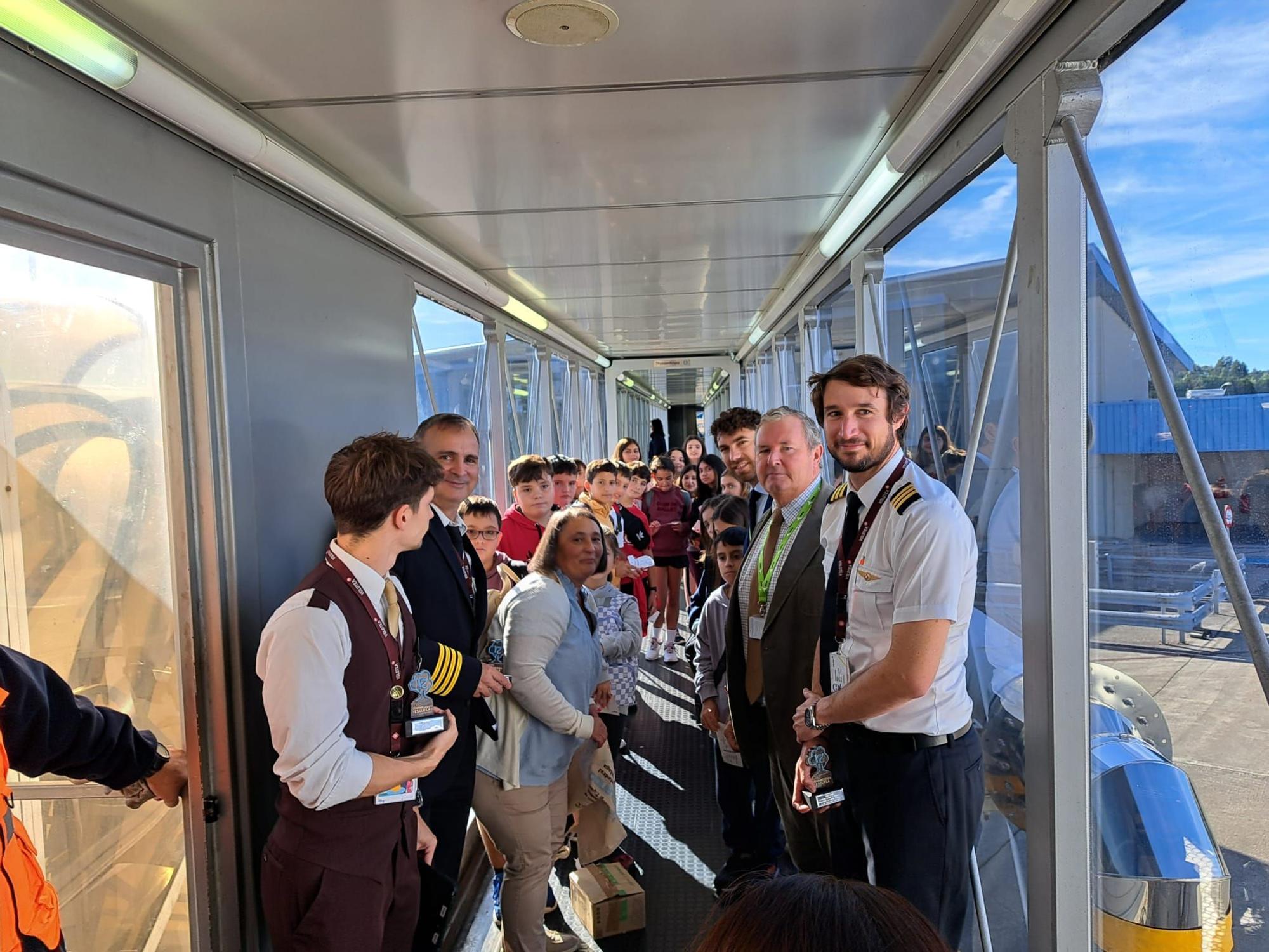 En imágenes: Bautismo de vuelo a Málaga para una veintena de estudiantes del Elisa y Luis Villamil