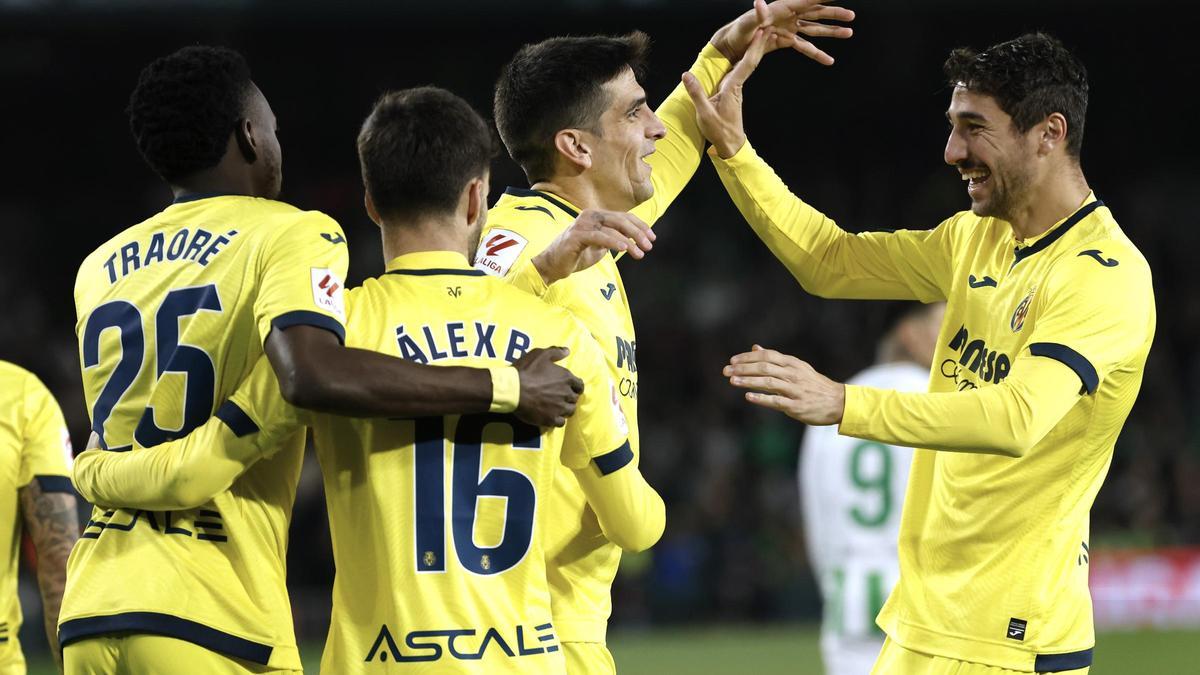 Traoré, Baena, Gerard y Comesaña celebran un gol del Villarreal.
