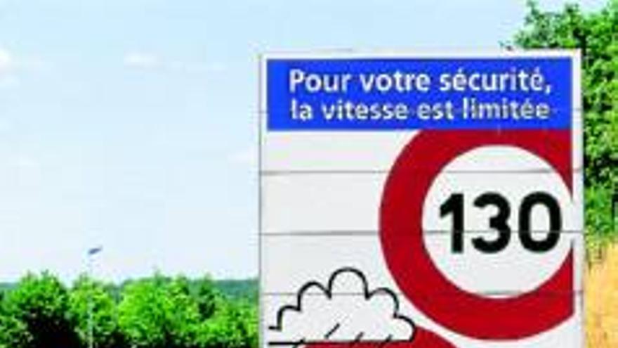 El Gobierno aprueba la normativa que permite circular a 130 km/h