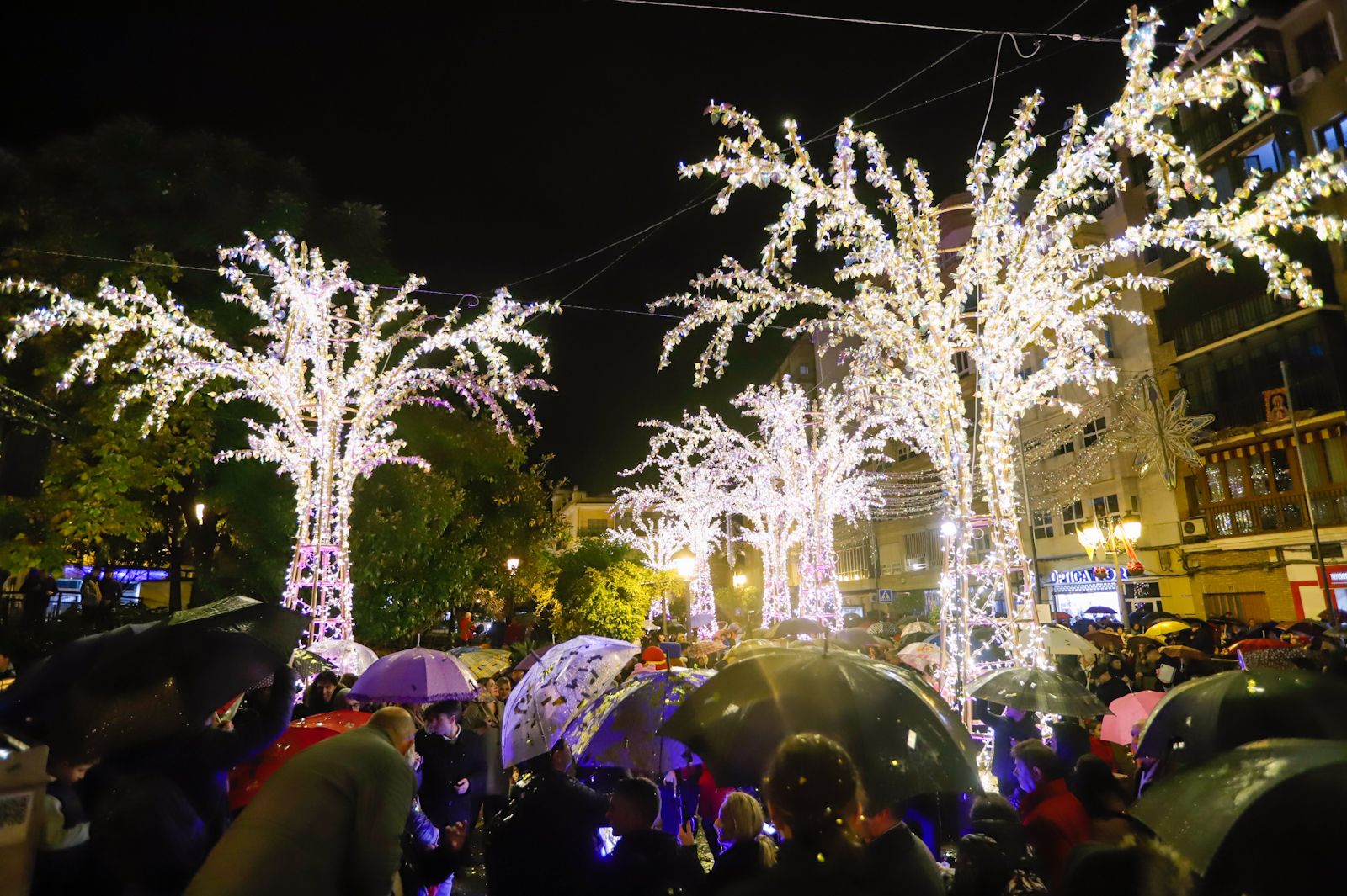Puente Genil ilumina la Navidad con el estreno mundial de Ecogreenlux