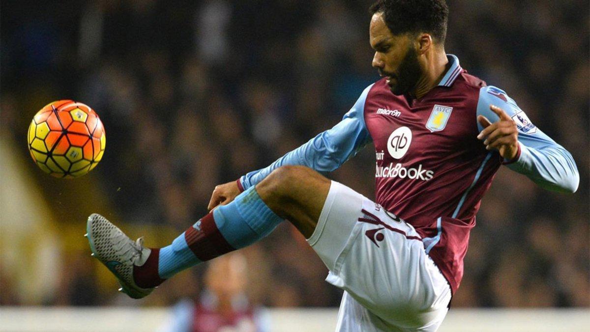 Joleon Lescott durante su etapa en el Aston Villa