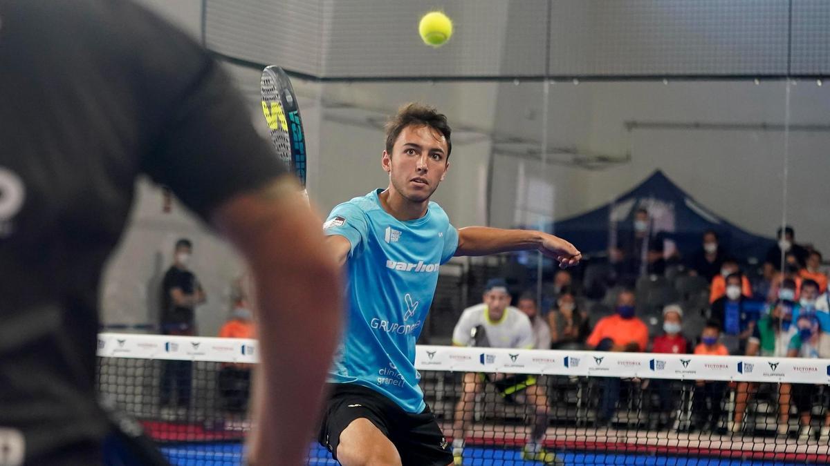 El jugador castellonense Juanlu Ebrí, durante una partida del World Padel Tour del pasado curdo 2021.