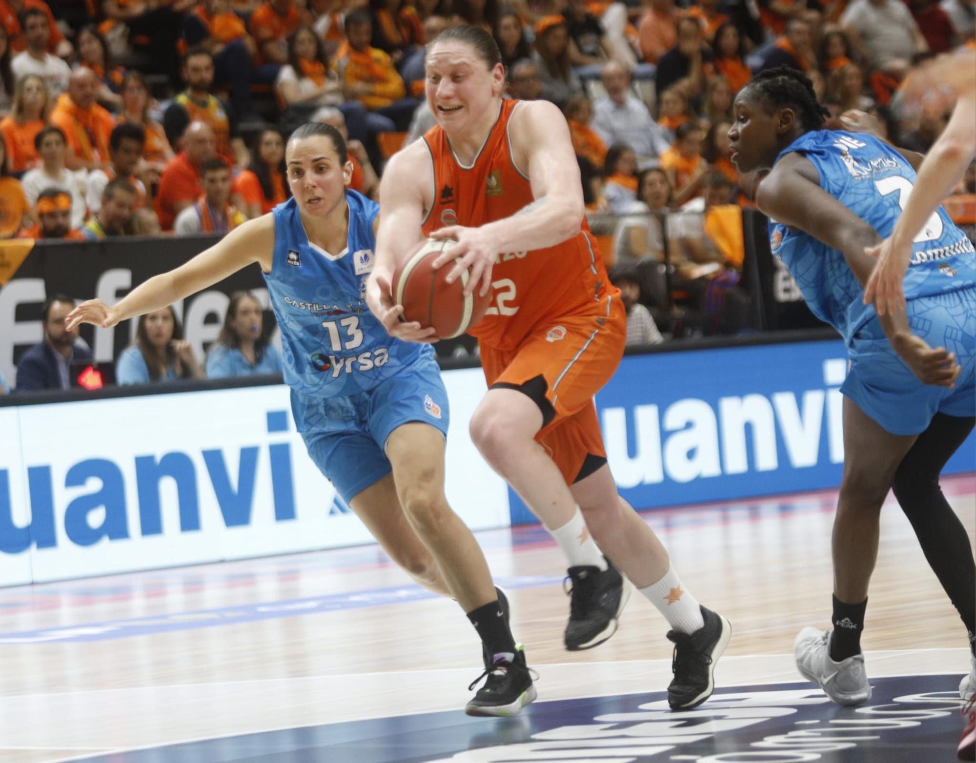 El Valencia Basket - Perfumerías Avenida, en imágenes