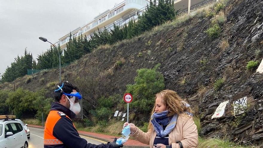 Rincón distribuye 2.400 mascarillas entre quienes vuelven al trabajo