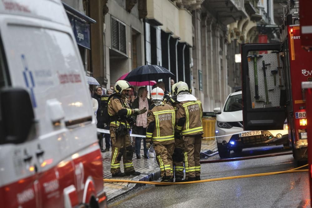 Incendio en la calle Marqués de Santa Cruz de Oviedo