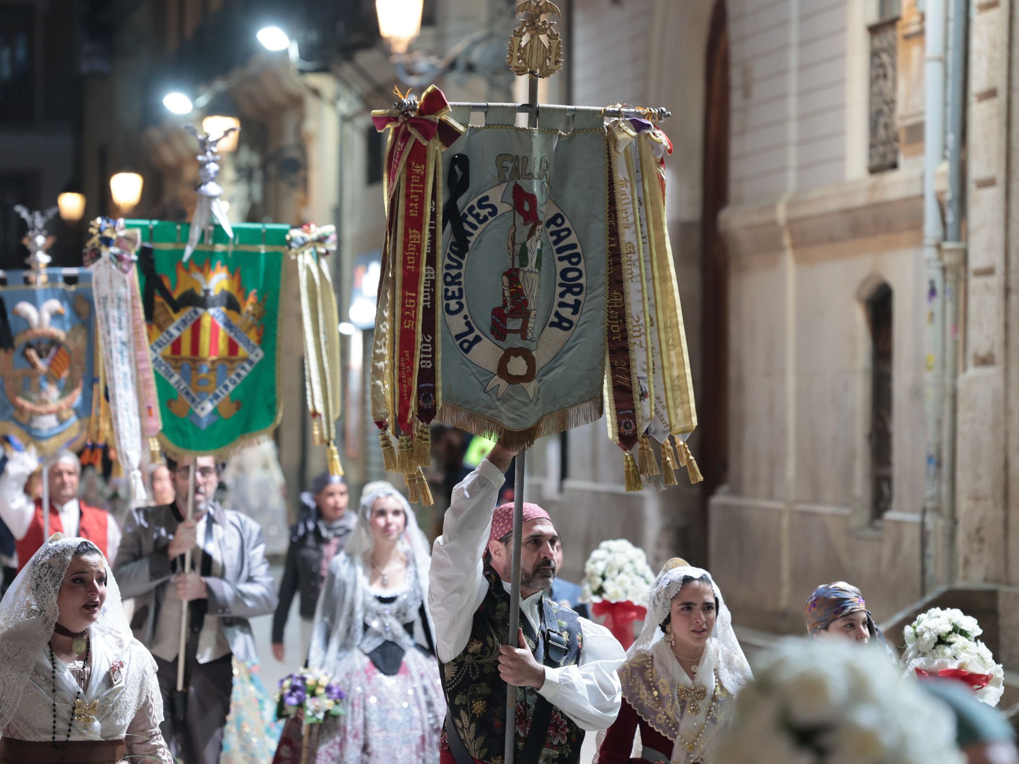 Las comisiones afectadas por la dana, ante la Virgen con crespones