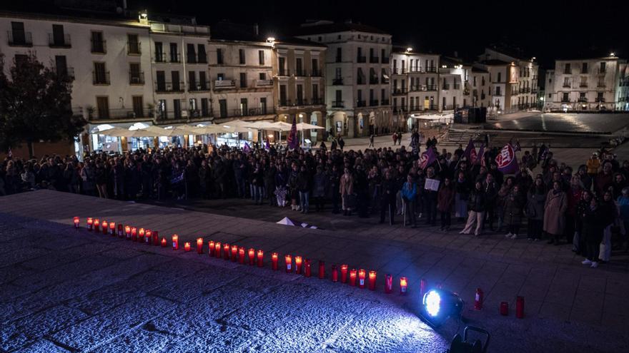 VIDEO | 25N: Extremadura clama contra el negacionismo en el año con más víctimas por violencia machista