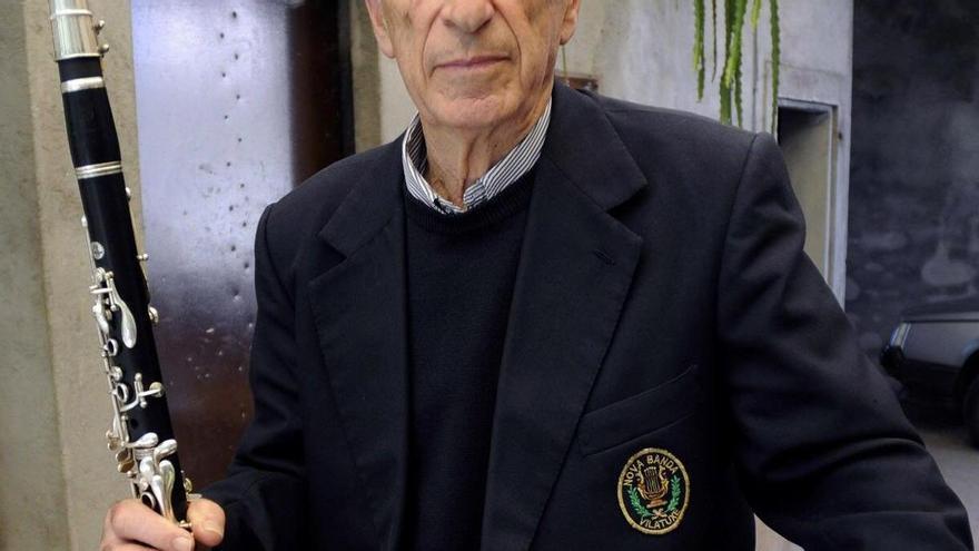 O 'xastre músico' de Vilatuxe comparte a súa vida nunha obra que repasa a historia musical da parroquia