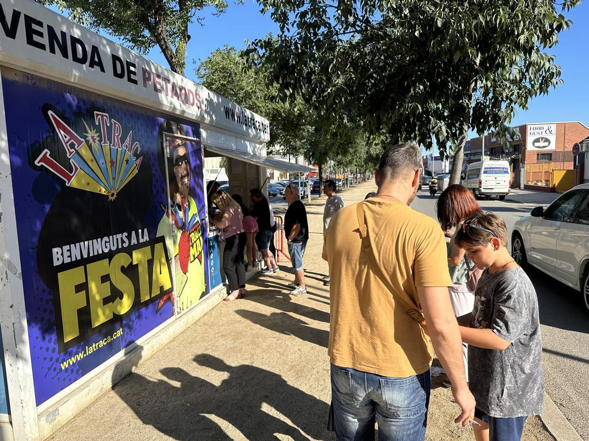 Puesto de venta de material pirotécnico de La Traca.