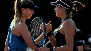 Paula Badosa y Garbiñe Muguruza tras la semifinal del WTA Finals Tournament.