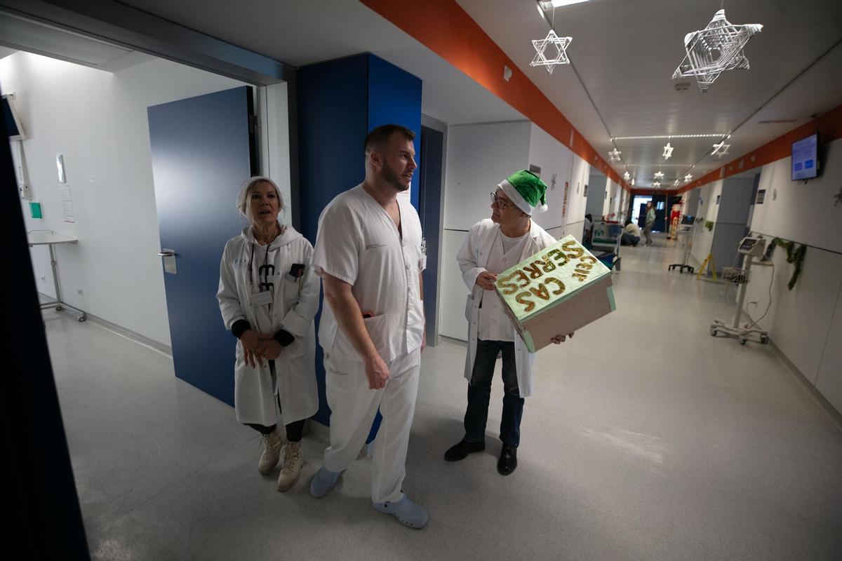 Las postales navideñas de los alumnos de Cas Serres llegan un año más al Hospital Can Misses Las postales navideñas de los alumnos de Cas Serres llegan un año más al Hospital Can Misses