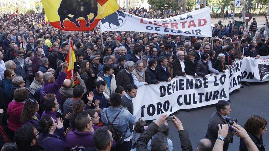 Castellón reivindica la fiesta de los toros en una manifestación histórica