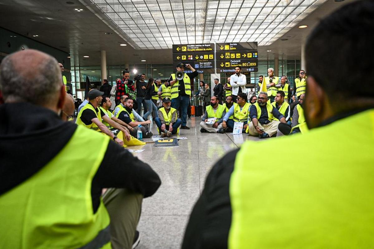 Protesta de taxis en el aeropuerto de Barcelona