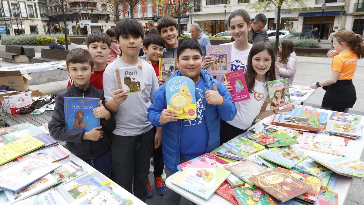 Así fue la celebración del Día del Libro en Gijón (en imágenes)