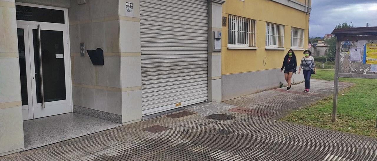 El exterior del centro de salud de El Berrón, ayer. | A. I.