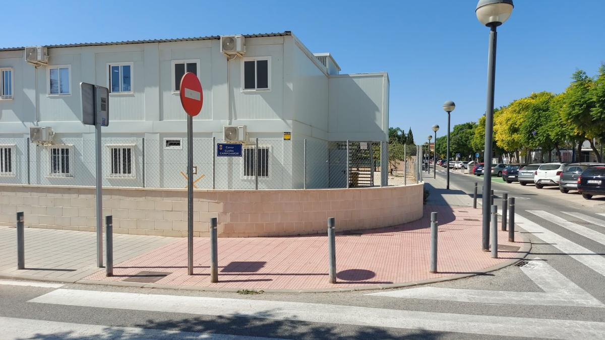 El colegio provisional donde están los escolares de Lo Romero.