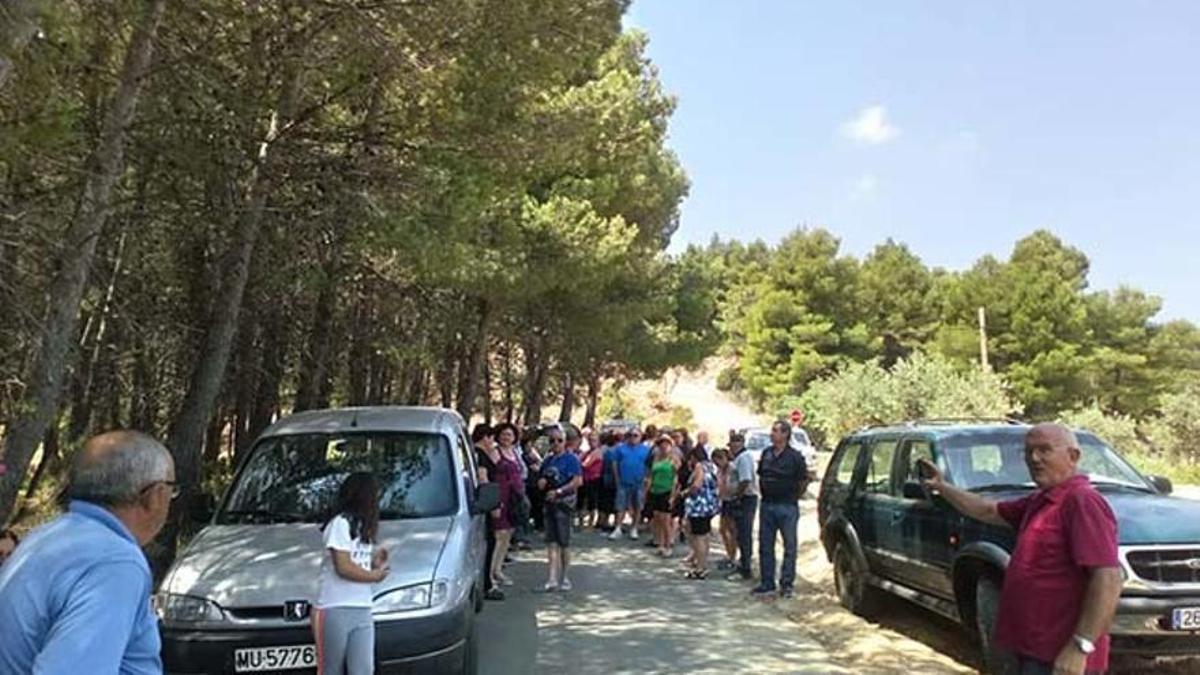 Vecinos de Benizar en una protesta