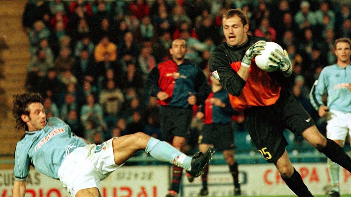 Arnau y Mostovoi, durante un Celta-Barcelona en Balaídos en el año 2000