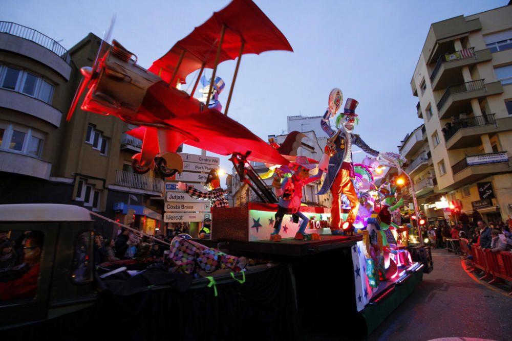 Rua de Carrosses i Comparses que ha tancat el Carnaval de la Costa Brava Sud a Blanes